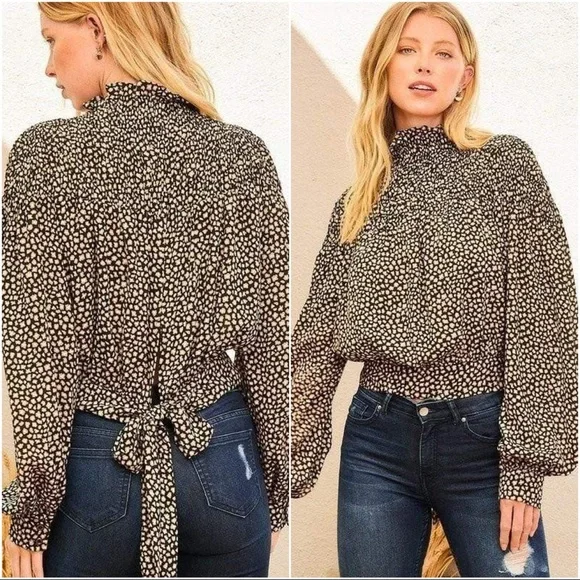 Flirty Leopard Print Blouse - Picture 5 of 12